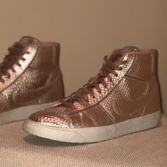 nike high top snakeskin